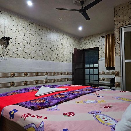 Hotel Chitrarth & Party Lawn Haldwāni Kamer foto