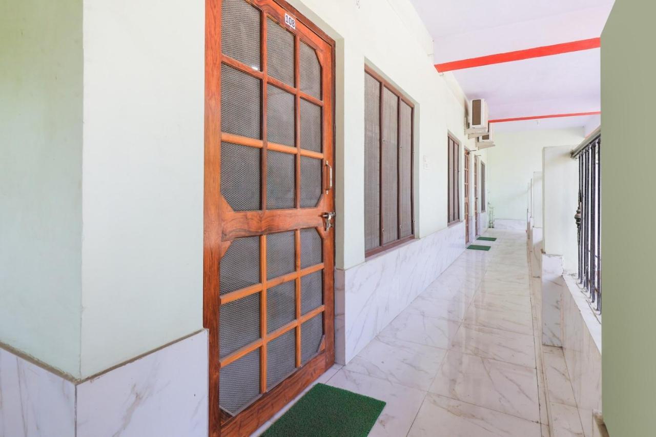 Hotel Chitrarth & Party Lawn Haldwāni Buitenkant foto