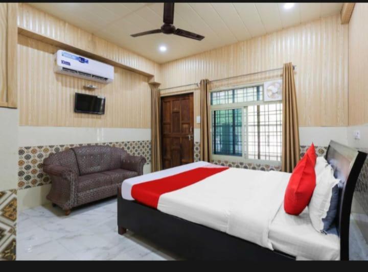Hotel Chitrarth & Party Lawn Haldwāni Buitenkant foto